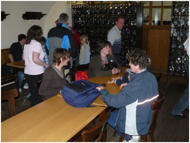 584x433 pixels (105K)